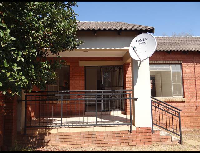 2 BEDROOM SIMPLEX FOR SALE IN MOOIKLOOF RIDGE